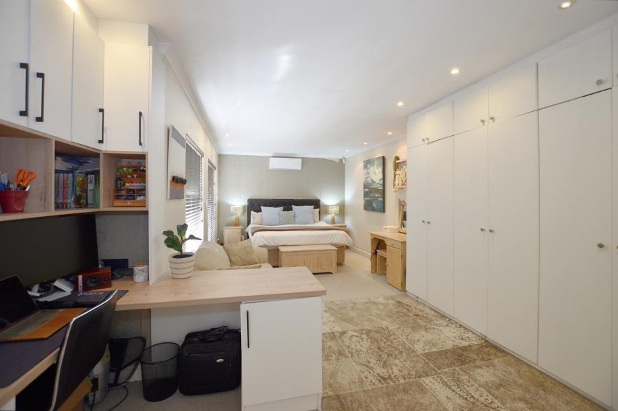 5 Bedroom Property for Sale in Welgelegen 2 Western Cape